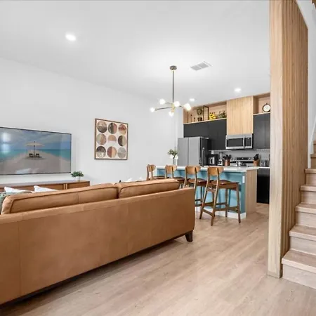 3 Bedrooms- 3 Bathrooms- The Hub 3248 Tt